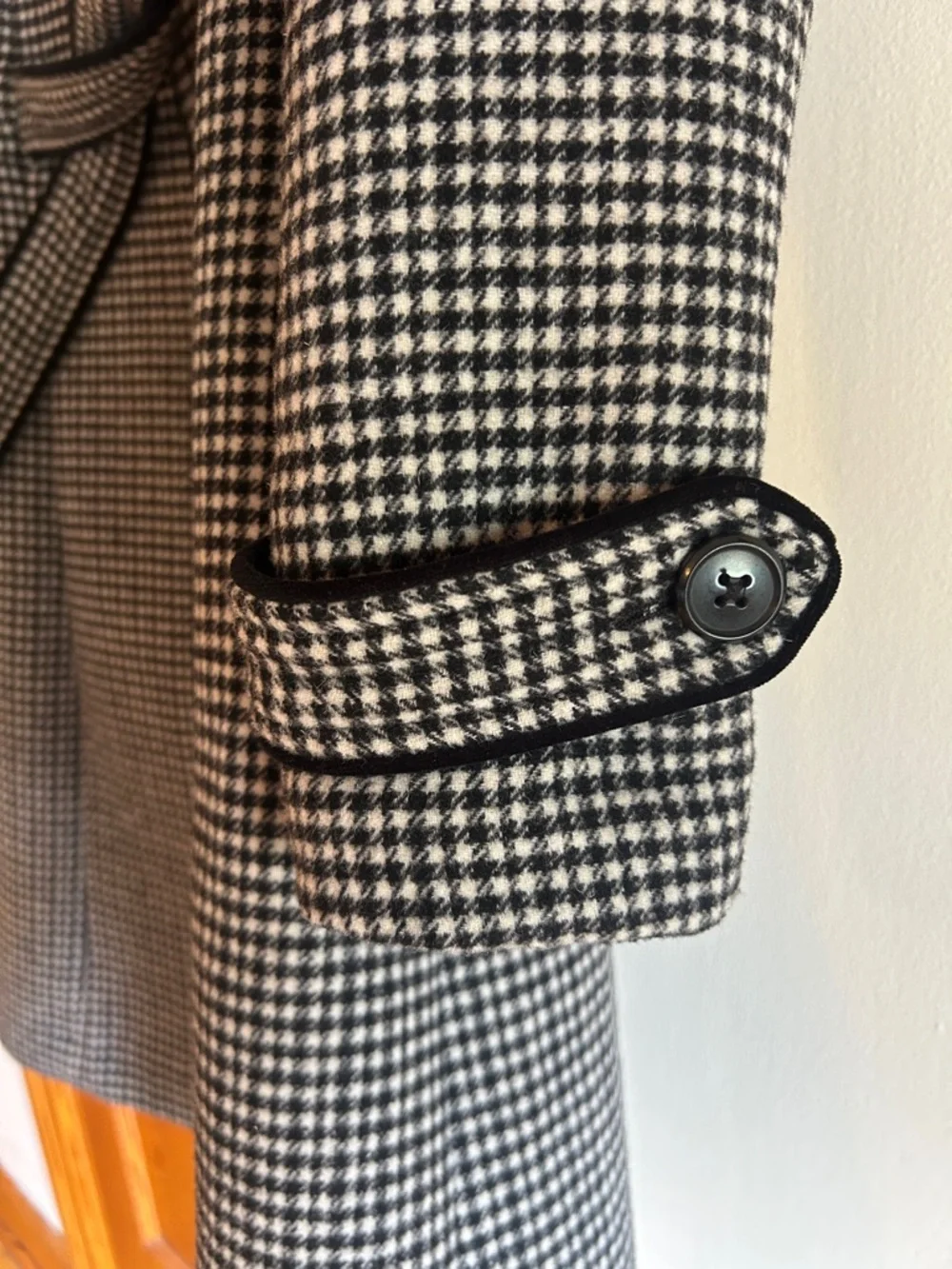 Gal Meets Glam Black and White Houndstooth Belted Coat - Picture 4 of 6